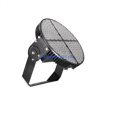 Illuminazione a LED per campi da badminton