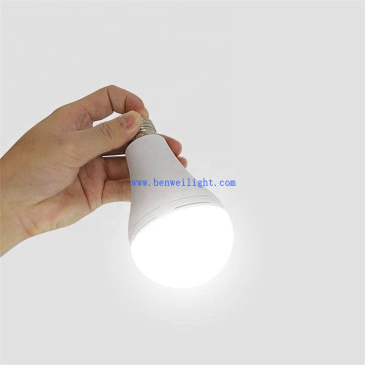 Lampadina Led Con Batteria Incorporata