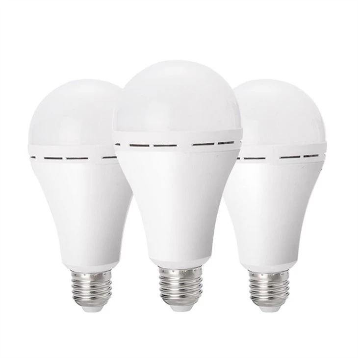 Piccola lampadina alimentata a batteria