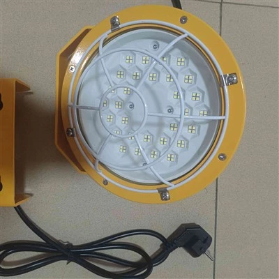 Luce per banchina di carico a LED da 50 W, luce per banchina a doppio braccio oscillante 6000 lumen IP65