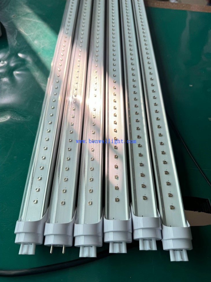 Tubo luminoso per disinfezione a LED UV C
